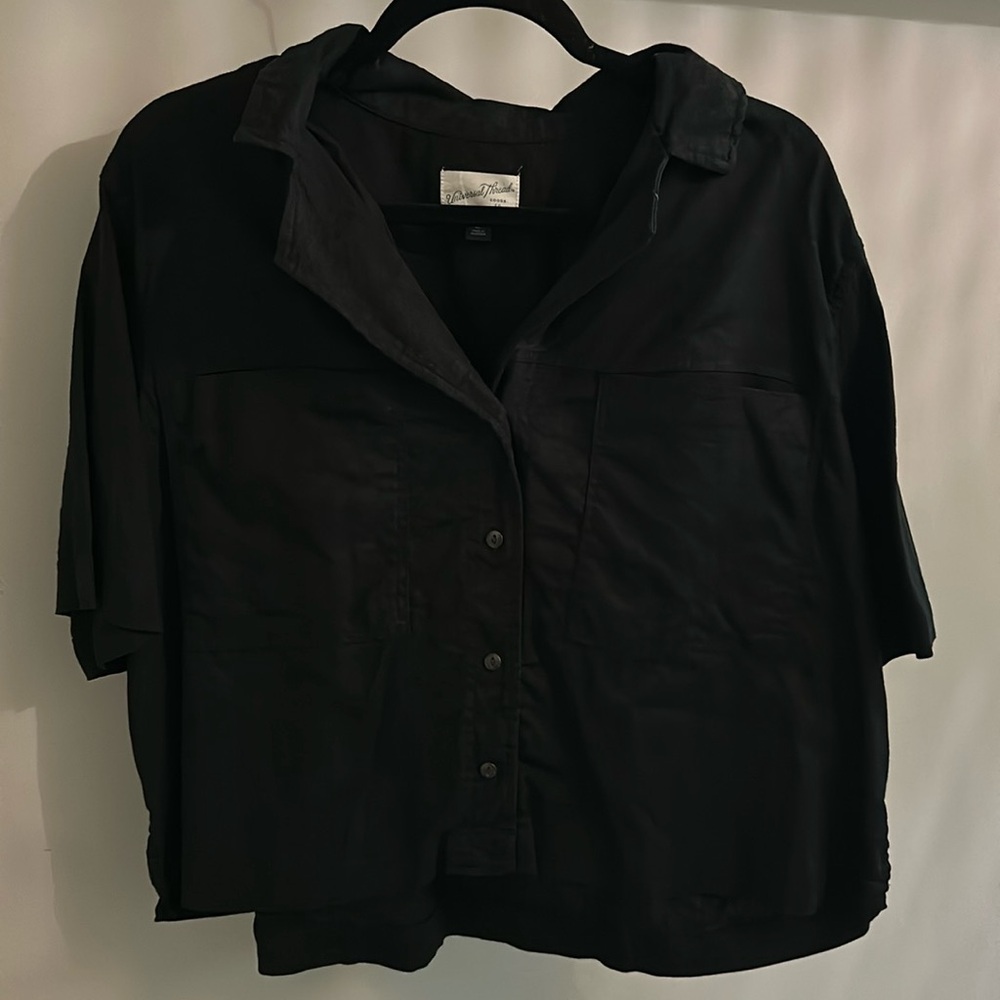 Universal Thread Black Button Top